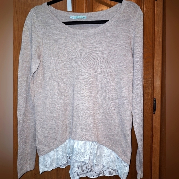 A Maurices soft heathered lacy zippered back top in a size large. - Picture 1 of 5